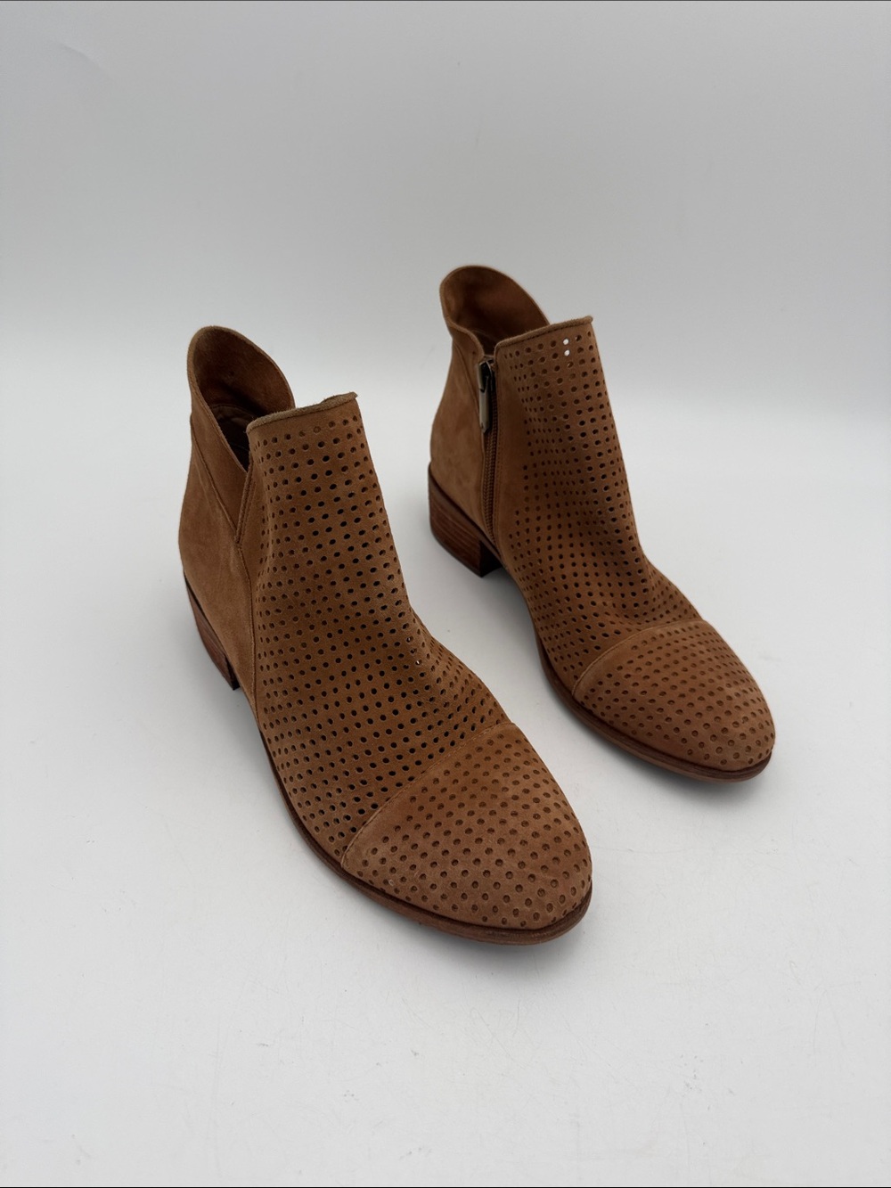Sam Edelman Perforated Suede Chukka Boots in Tan women 7 casual office retro Y2K